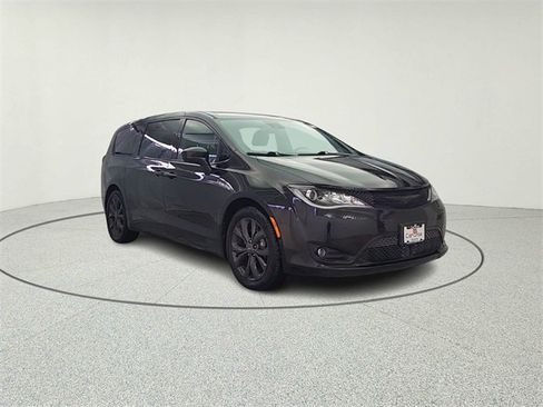 Used 2019 Chrysler Pacifica Touring Plus w/ Advanced Safetytec Group image 1