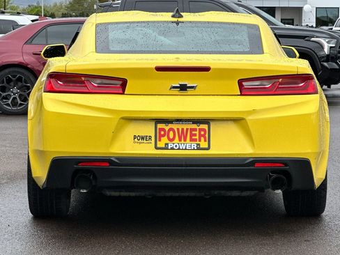 Used 2018 Chevrolet Camaro LT RWD image 5