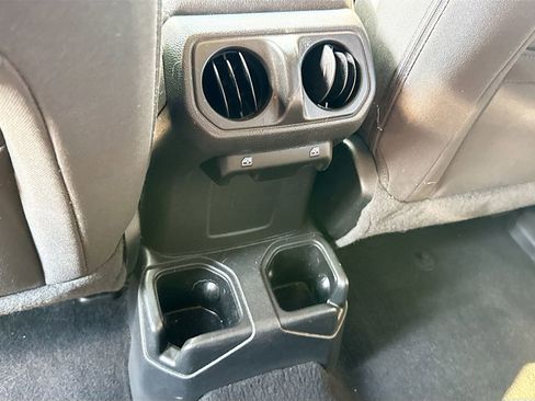 Used 2022 Jeep Wrangler Unlimited Sport image 28
