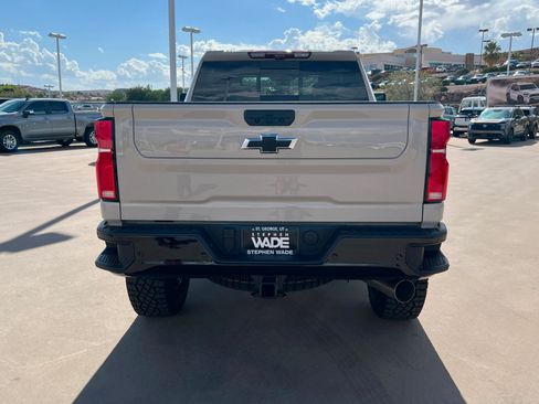 New 2026 Chevrolet Silverado 2500 ZR2 w/ LPO, Dark Essentials Package AWD/4WD image 5
