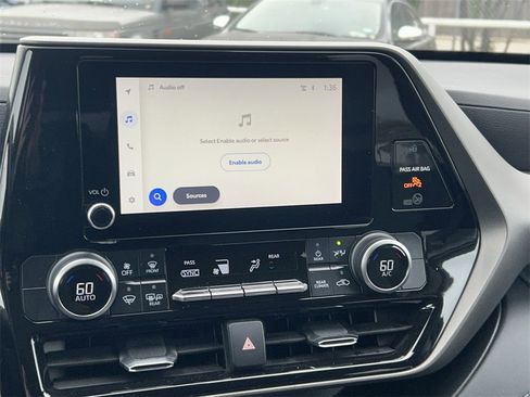 Used 2023 Toyota Highlander LE image 20