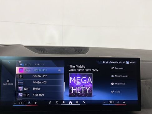 Used 2024 BMW X7 xDrive40i w/ Premium Package image 15