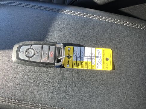 Used 2024 Ford Edge SEL w/ Convenience Package image 19