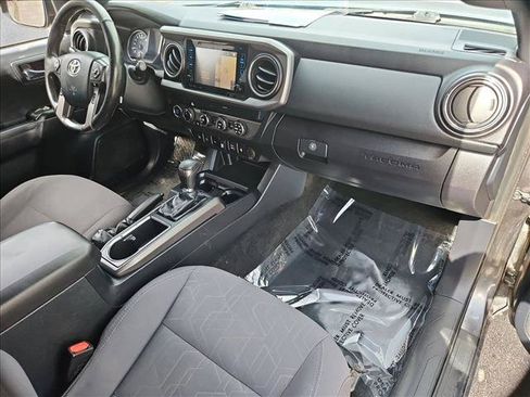 Used 2019 Toyota Tacoma TRD Off-Road w/ Technology Package AWD/4WD image 28