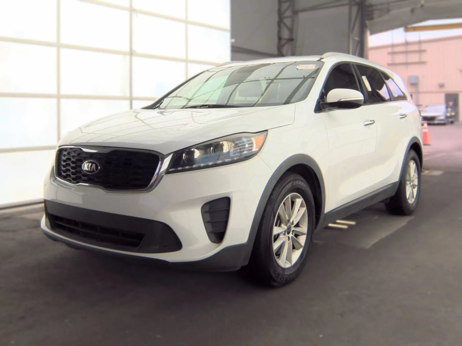 Used 2019 Kia Sorento FWD V6 w/ LX V6 Convenience Package image 1