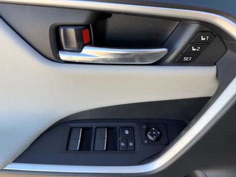 Used 2024 Toyota RAV4 Limited image 20