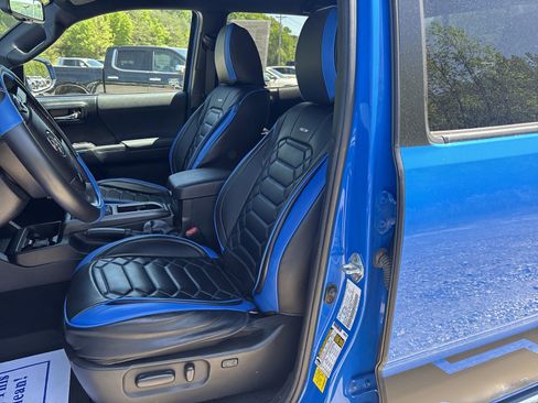 Used 2021 Toyota Tacoma TRD Sport w/ Technology Package image 14