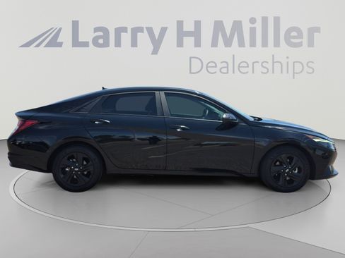 Used 2023 Hyundai Elantra SEL w/ Cargo Package FWD image 6