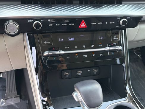 Certified 2024 Kia Carnival SX Prestige FWD image 32