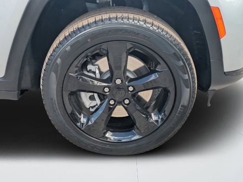 New 2025 Jeep Grand Cherokee L Limited w/ Black Appearance Package image 9