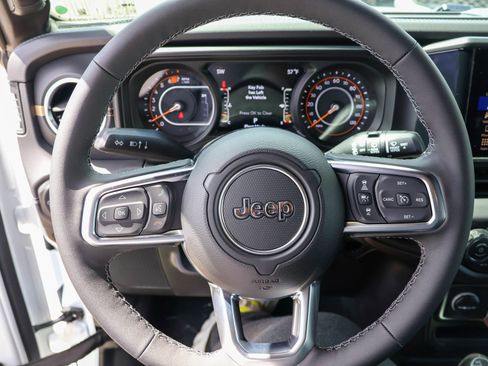New 2026 Jeep Wrangler Unlimited Sahara AWD/4WD image 29
