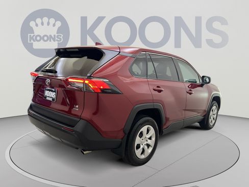 Used 2024 Toyota RAV4 LE AWD/4WD image 8