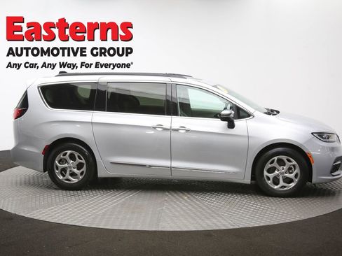 Used 2023 Chrysler Pacifica Limited image 71