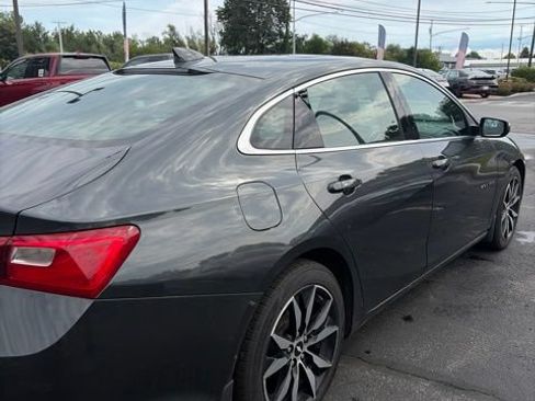 Used 2018 Chevrolet Malibu LT w/ Leather Package FWD image 11