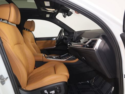 Used 2024 BMW X7 xDrive40i w/ M Sport Package AWD/4WD image 14