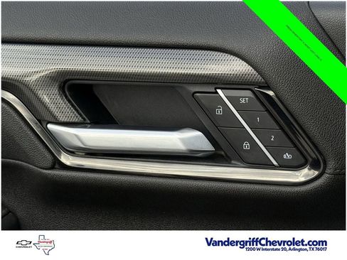 Used 2025 GMC Sierra 2500 AT4 AWD/4WD image 15