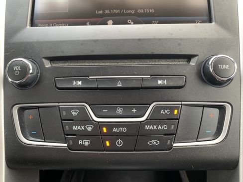 Used 2016 Ford Fusion SE FWD image 29