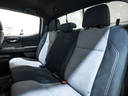 Used 2021 Toyota Tacoma TRD Off-Road image 30