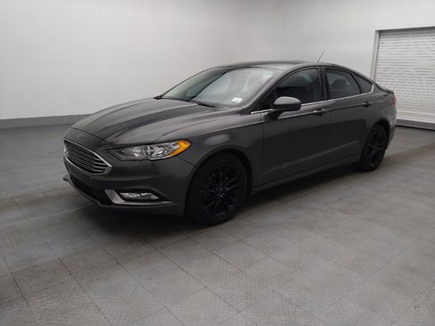 Used 2017 Ford Fusion SE w/ Equipment Group 201A FWD image 2