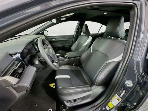 Used 2025 Toyota Camry SE image 21