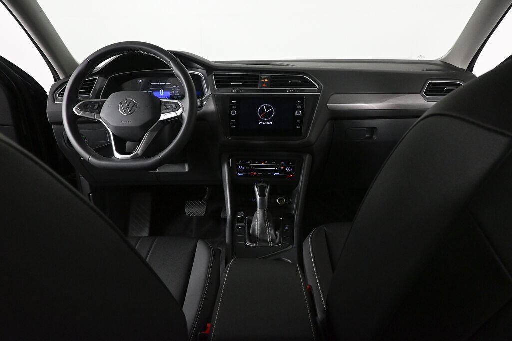 Used 2023 Volkswagen Tiguan SE FWD image 9