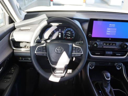 Used 2024 Toyota Grand Highlander Limited image 17