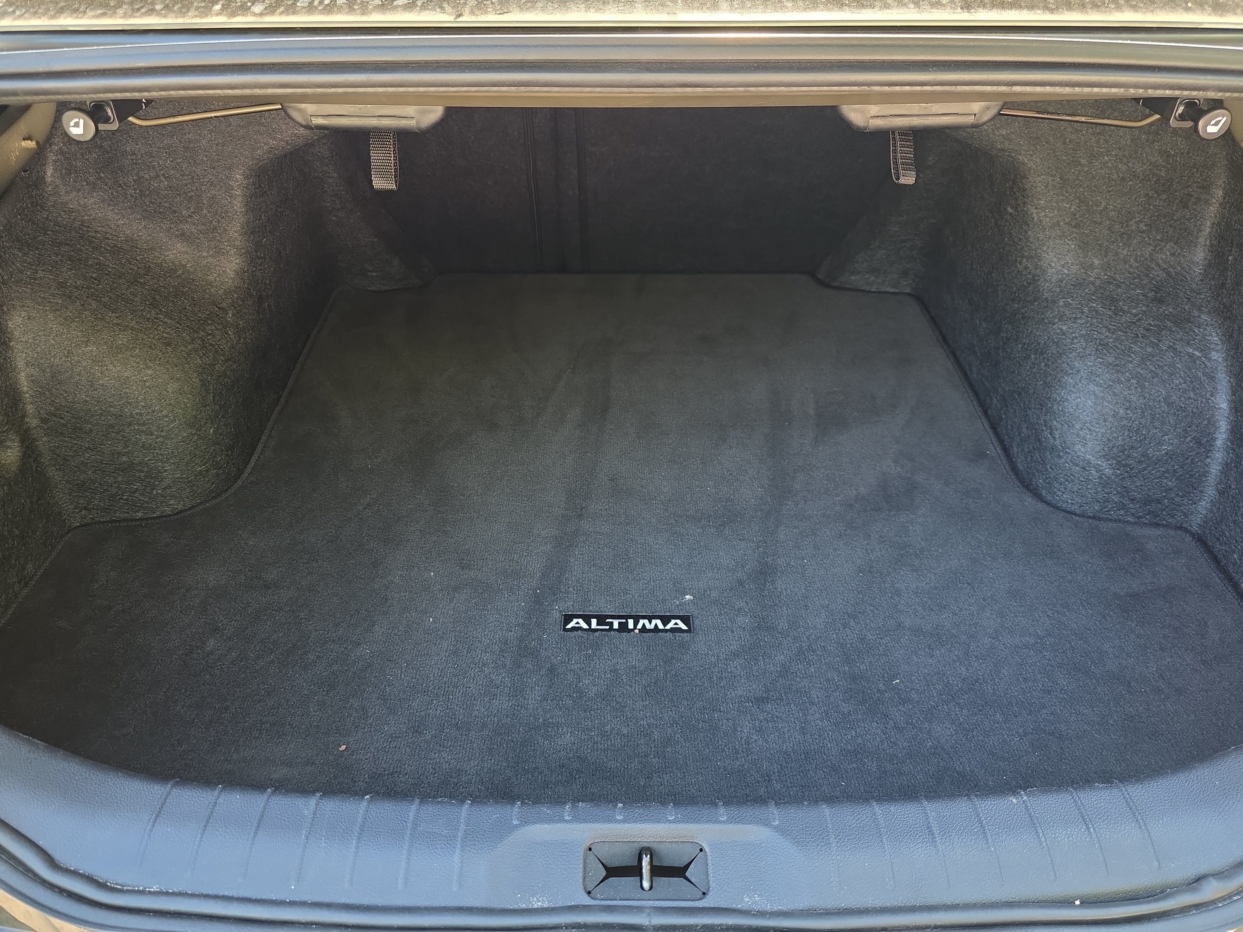 Used 2025 Nissan Altima 2.5 SV FWD image 11