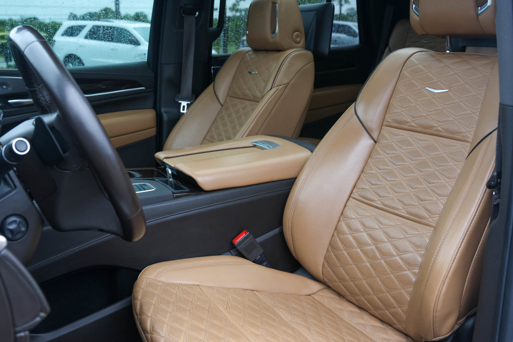 Used 2023 Cadillac Escalade Premium Luxury RWD image 15