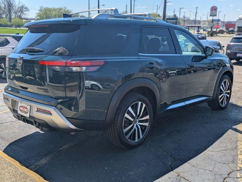 Used 2023 Nissan Pathfinder Platinum AWD/4WD image 9