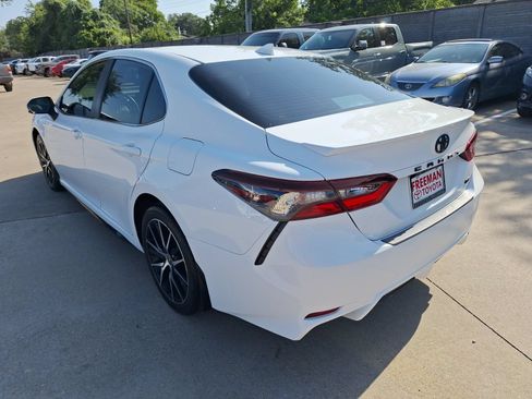 Used 2024 Toyota Camry SE w/ Convenience Package FWD image 4