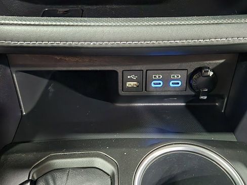 Used 2022 Toyota Highlander XLE FWD image 38