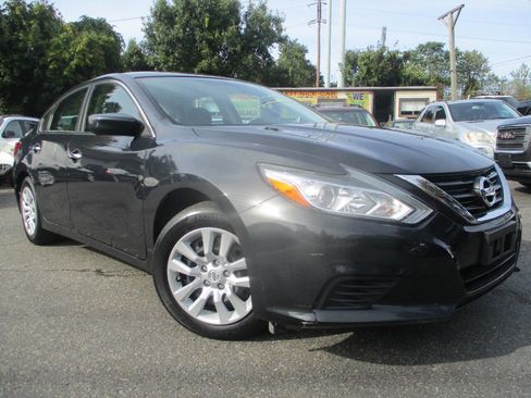 Used 2017 Nissan Altima 2.5 S w/ Power Driver Seat Package image 2