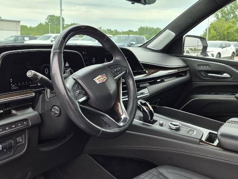 Used 2023 Cadillac Escalade ESV Sport Platinum w/ LPO, ONYX Package AWD/4WD image 9