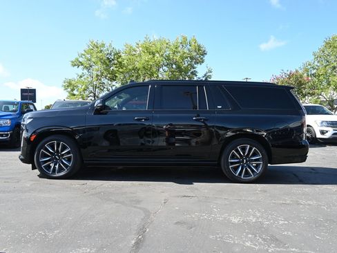 Used 2023 Cadillac Escalade ESV Sport Platinum AWD/4WD image 4