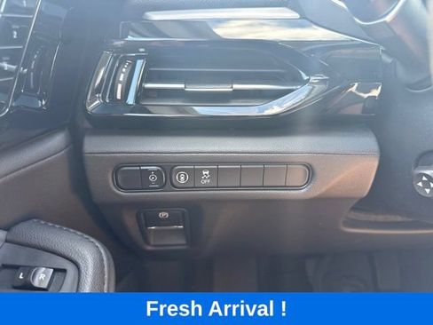 Used 2025 Acura MDX FWD image 8