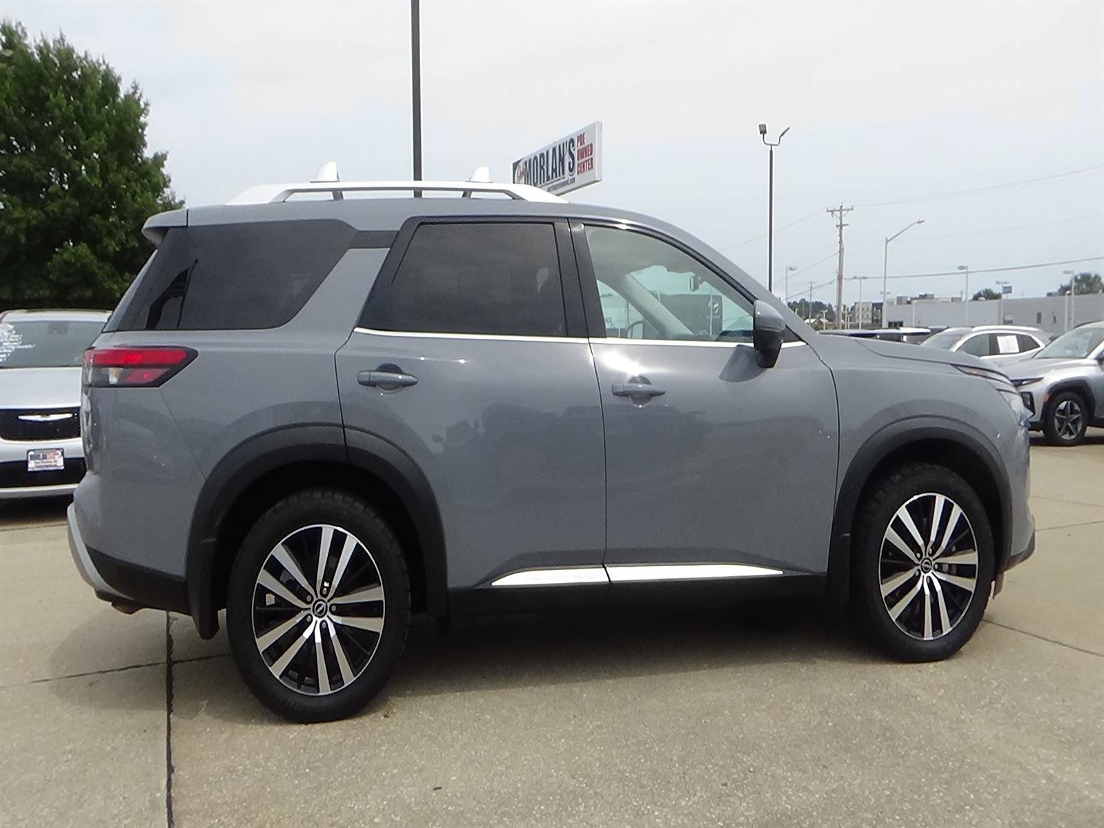 Used 2023 Nissan Pathfinder Platinum w/ Cargo Package AWD/4WD image 5