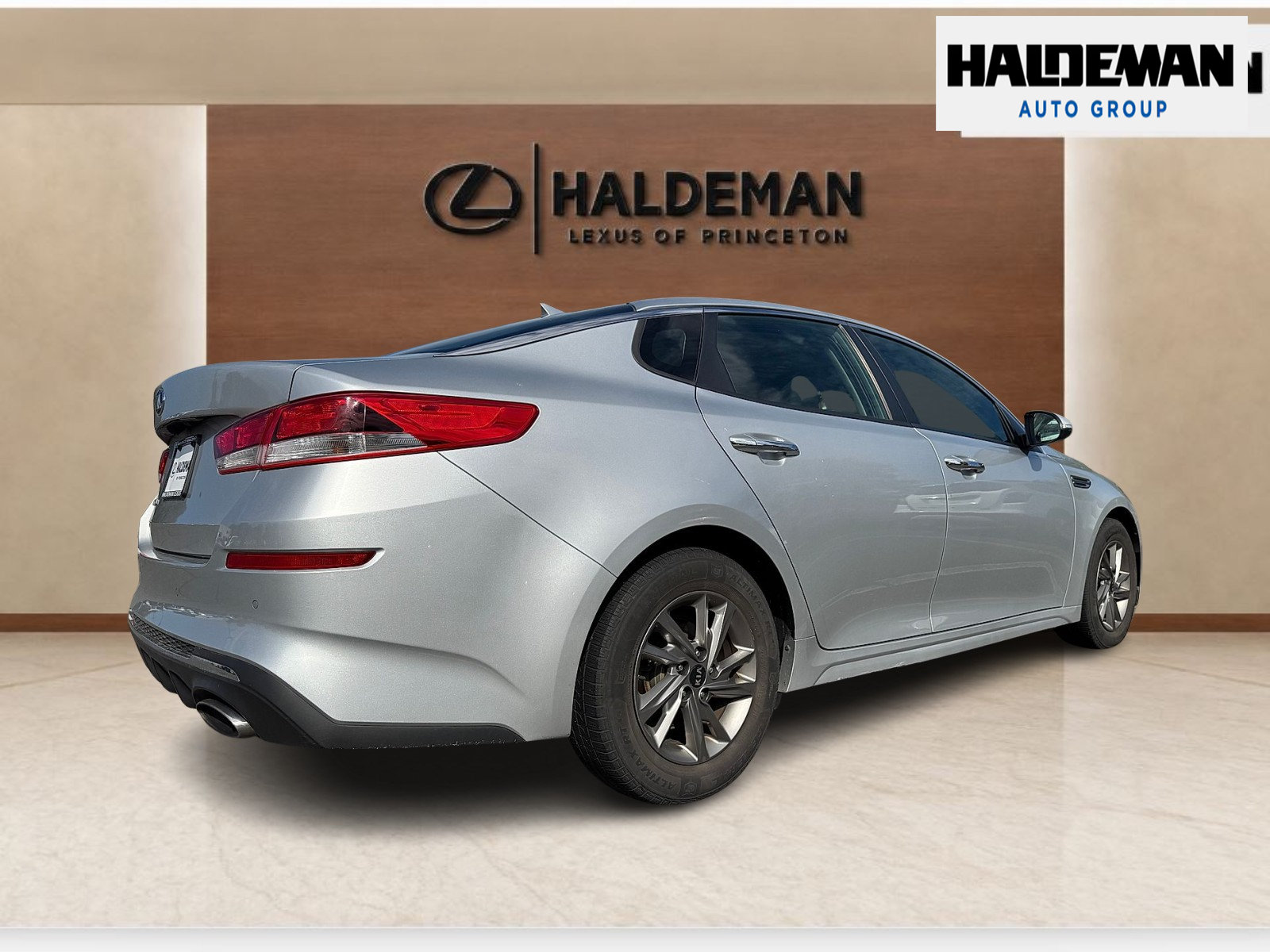 Used 2019 Kia Optima LX FWD image 4