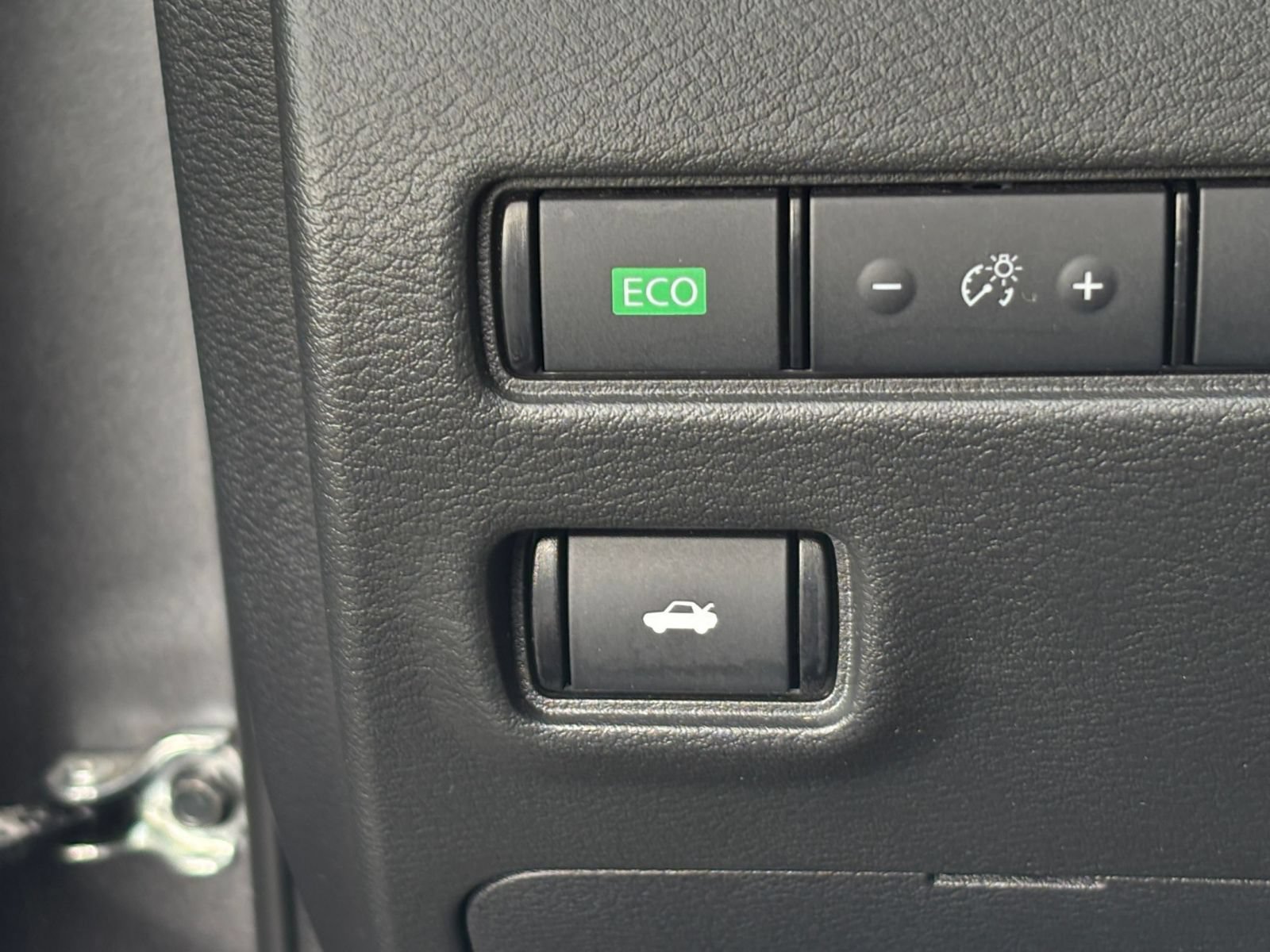 Used 2025 Nissan Sentra SV FWD image 21