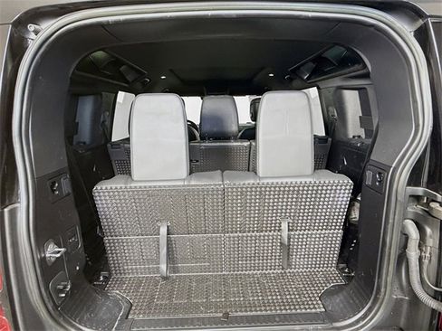 Certified 2023 Land Rover Defender 110 X-Dynamic SE image 28