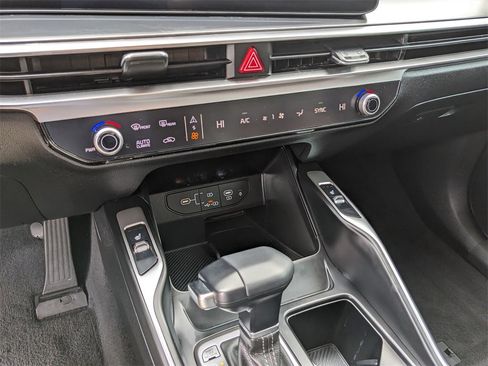 Certified 2025 Kia Sorento S w/ Panoramic Sunroof Package image 27