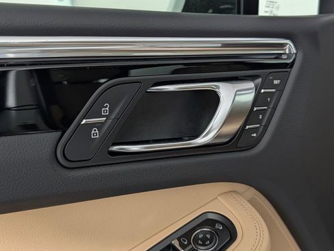 New 2026 Porsche Macan image 25