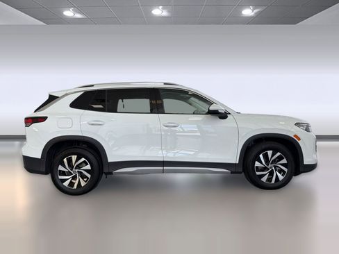 Used 2025 Volkswagen Tiguan S image 8