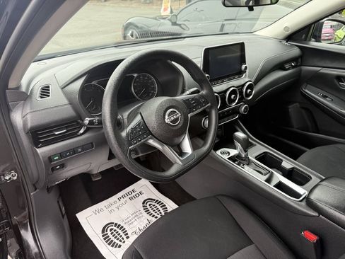 Used 2024 Nissan Sentra SV FWD image 17