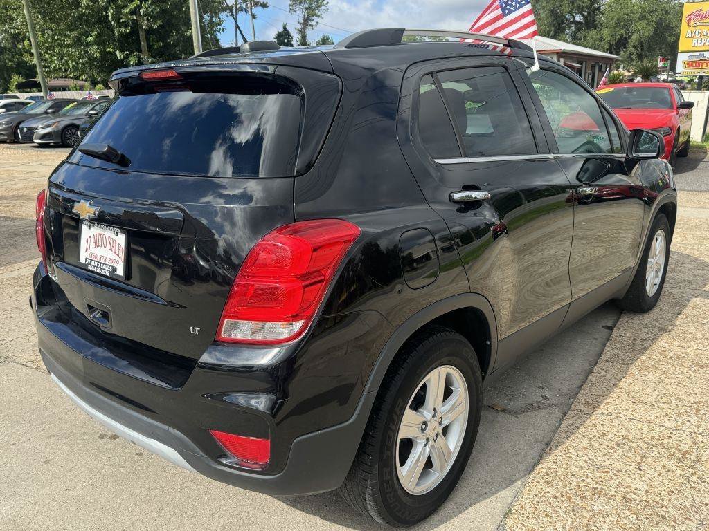 Used 2019 Chevrolet Trax LT w/ LT Convenience Package FWD image 5