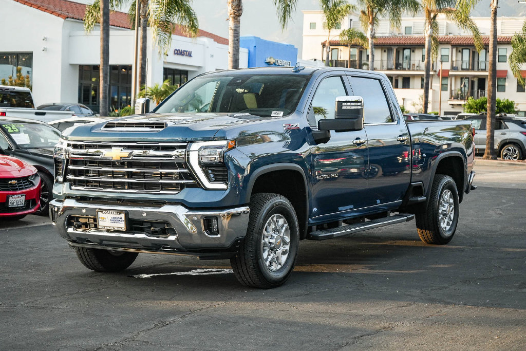 New 2026 Chevrolet Silverado 2500 LTZ w/ LTZ Premium Package AWD/4WD image 3