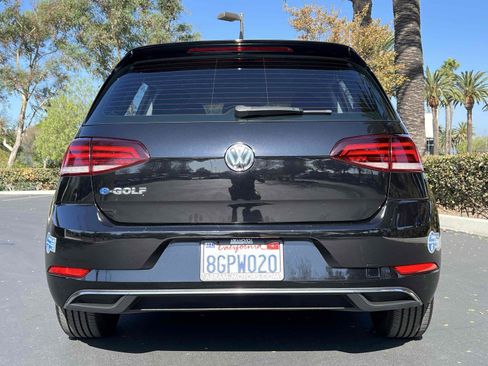 Used 2018 Volkswagen e-Golf SE w/ DC Fast Charging Package image 50