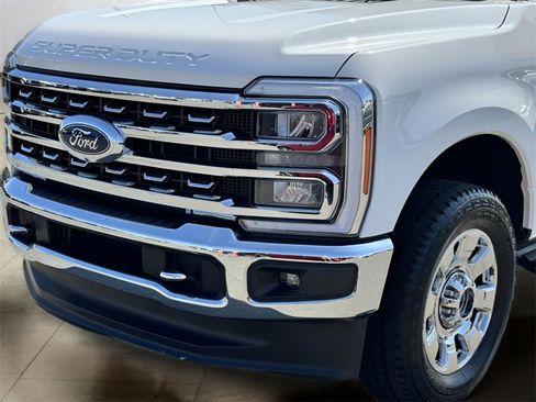 Used 2023 Ford F250 Lariat w/ Chrome Package image 43