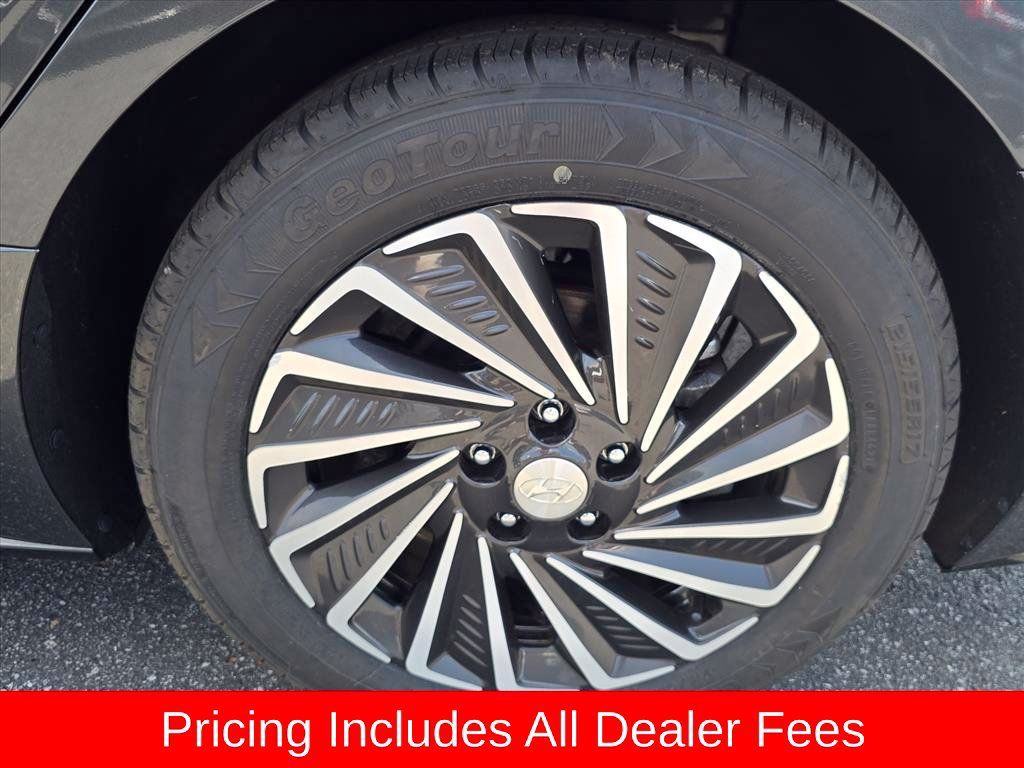 Used 2023 Hyundai Sonata Limited w/ Cargo Package FWD image 12