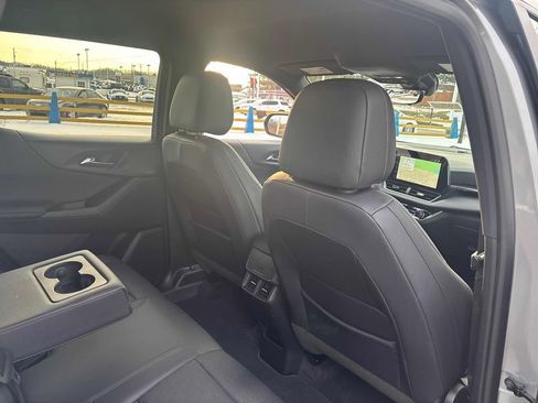 Used 2025 Chevrolet Equinox LT w/ Convenience Package II image 32