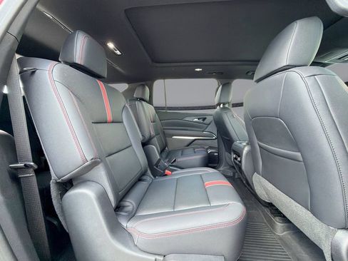 Used 2025 Chevrolet Traverse RS w/ LPO, Floor Liner Package FWD image 17